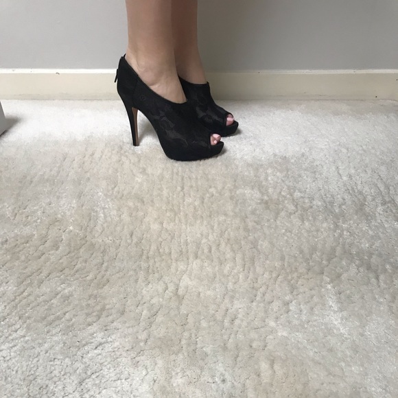 Open Toe Black Lace Shoes - Picture 4 of 5